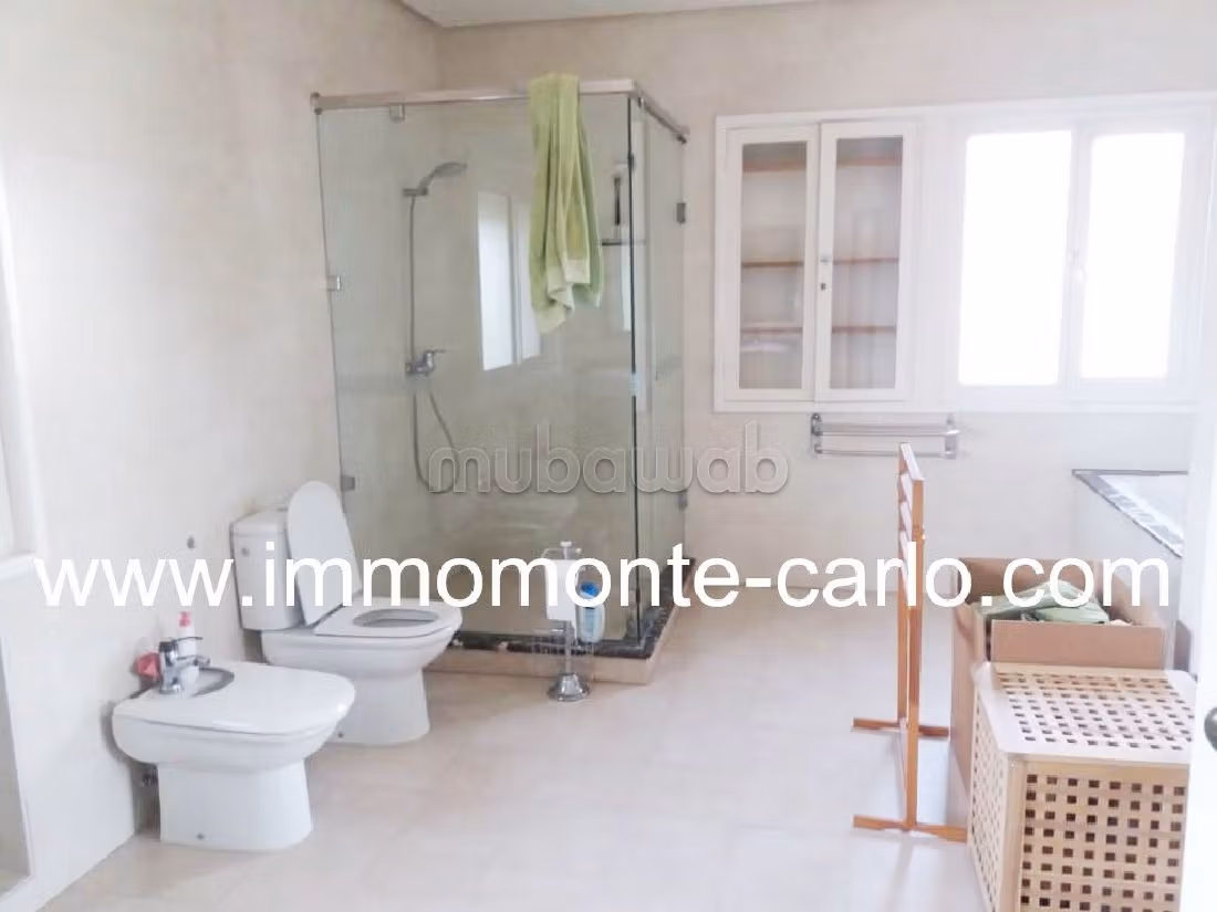 Suntuosa villa en alquiler en Souissi. 5 dormitorios. Vista al mar, puerta de seguridad