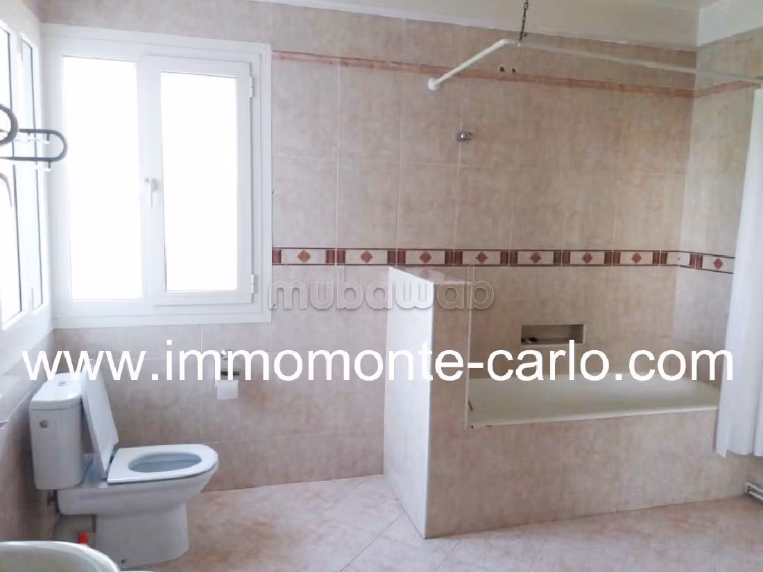 Suntuosa villa en alquiler en Souissi. 5 dormitorios. Vista al mar, puerta de seguridad