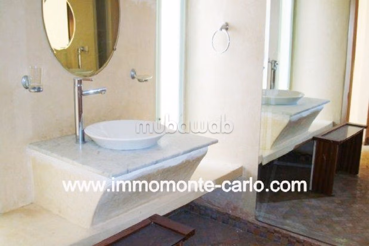 Villa's en luxe woningen beschikbaar in Souissi. Totale oppervlakte 450 m². Tuin en garage. 