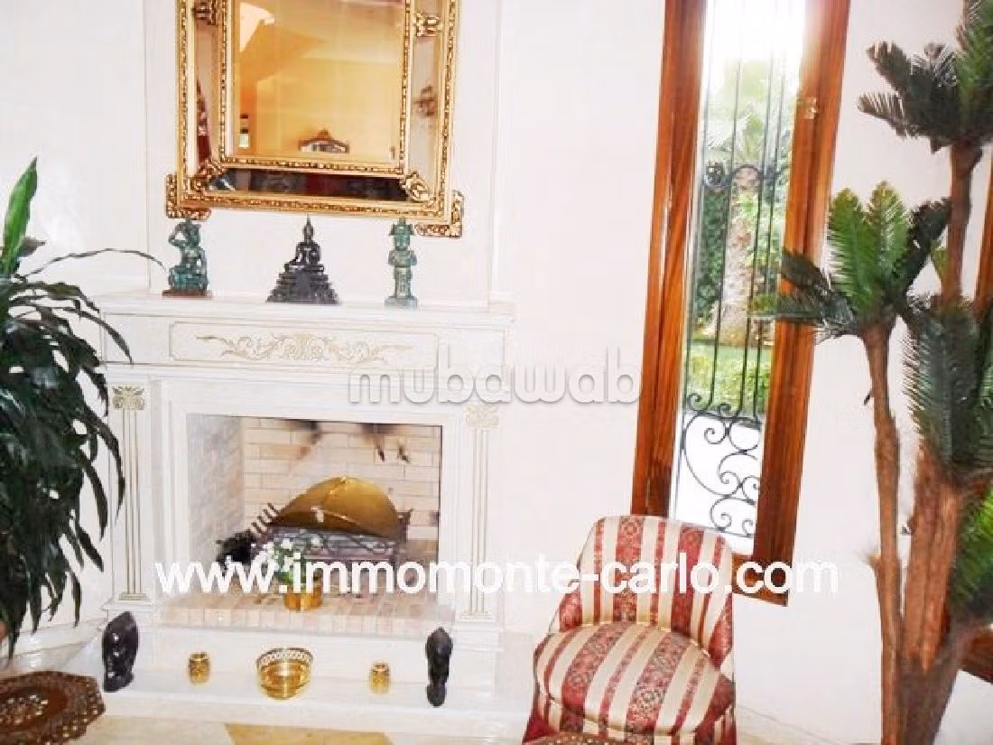 Eccezionale casa di lusso in affitto a Souissi. 7 ampi locali. Dotato di camino e climatizzatore. 