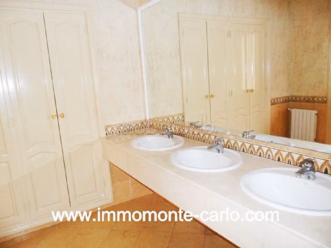 Villa's en luxe woningen beschikbaar in Souissi. 4 Slaapkamers. Open haard en airconditioning. 