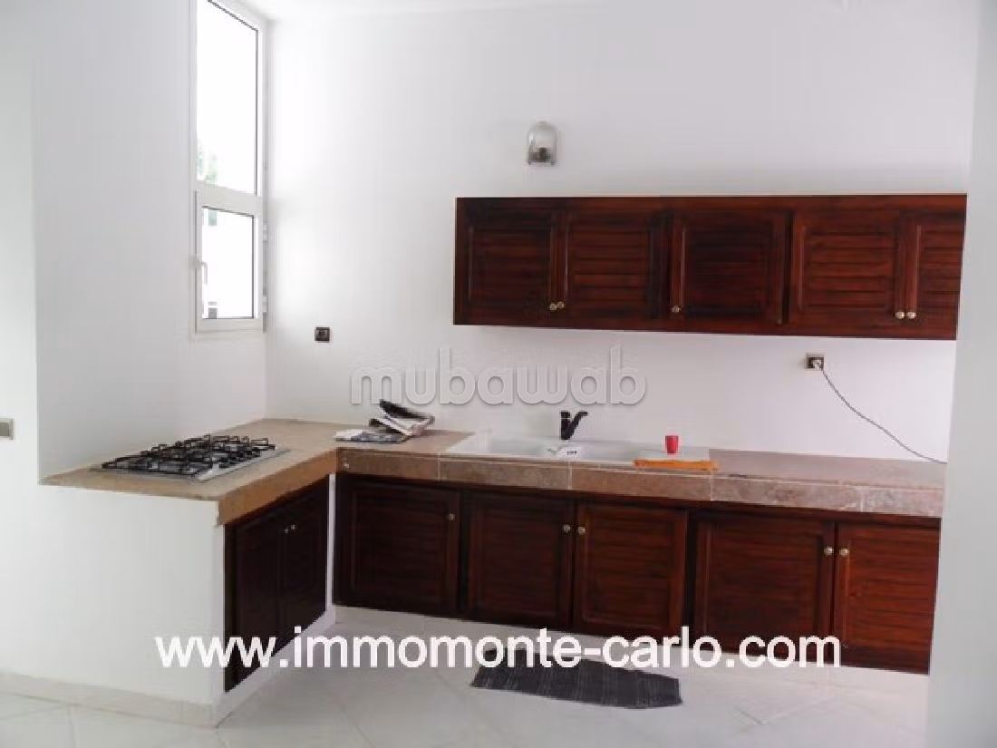 إيجار منزل بالرباط. المساحة 300 م². حديقة ومرآب.