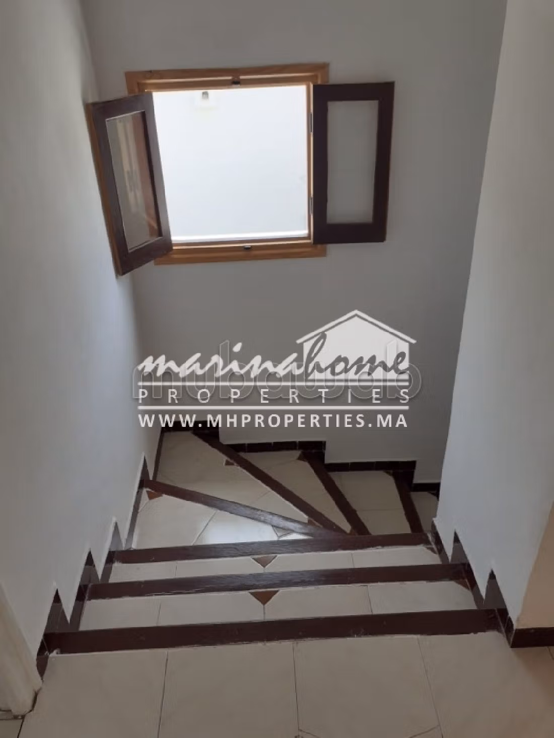 Magnificent villa for rent. 3 lovely rooms. Private garden, Cellar