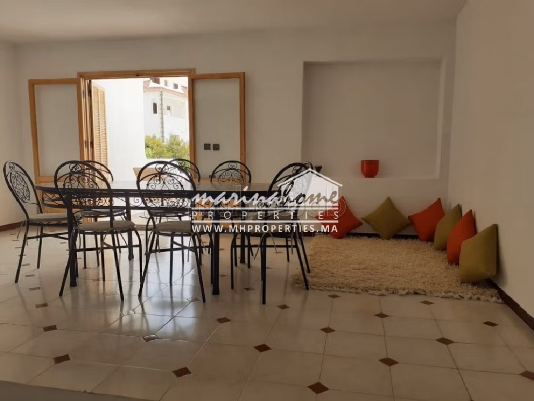 Magnificent villa for rent. 3 lovely rooms. Private garden, Cellar