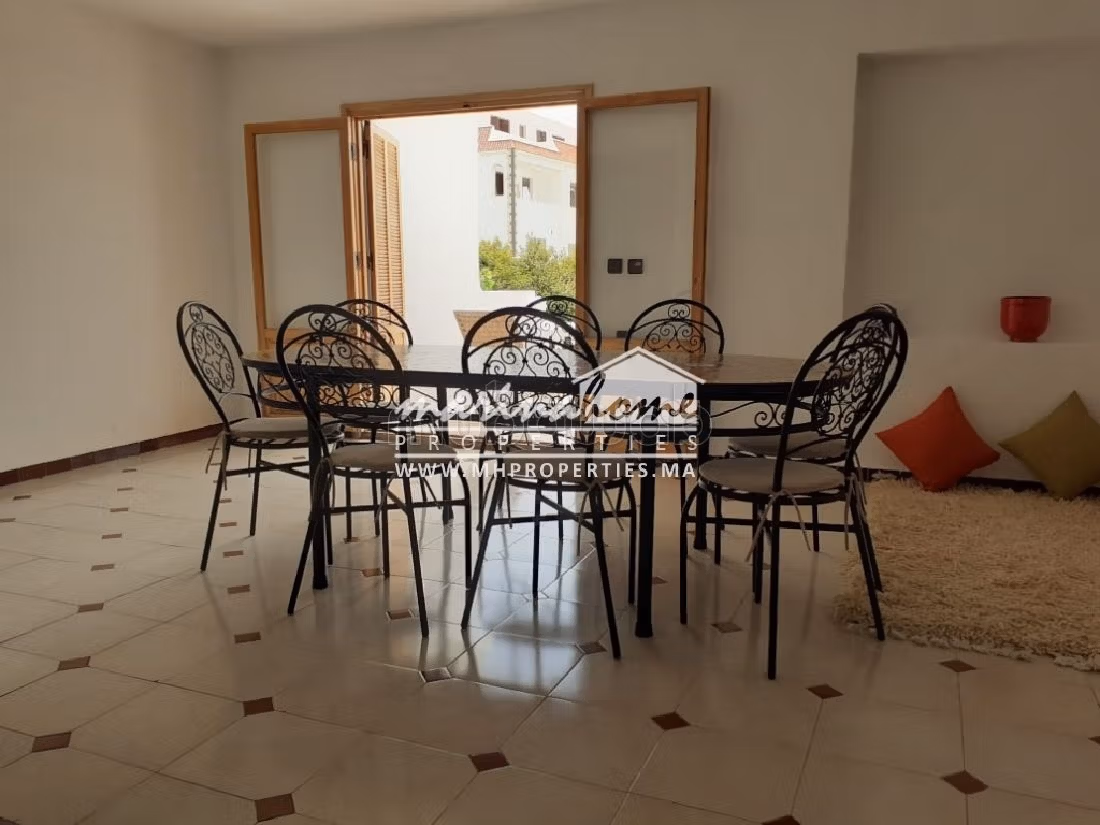 Magnificent villa for rent. 3 lovely rooms. Private garden, Cellar