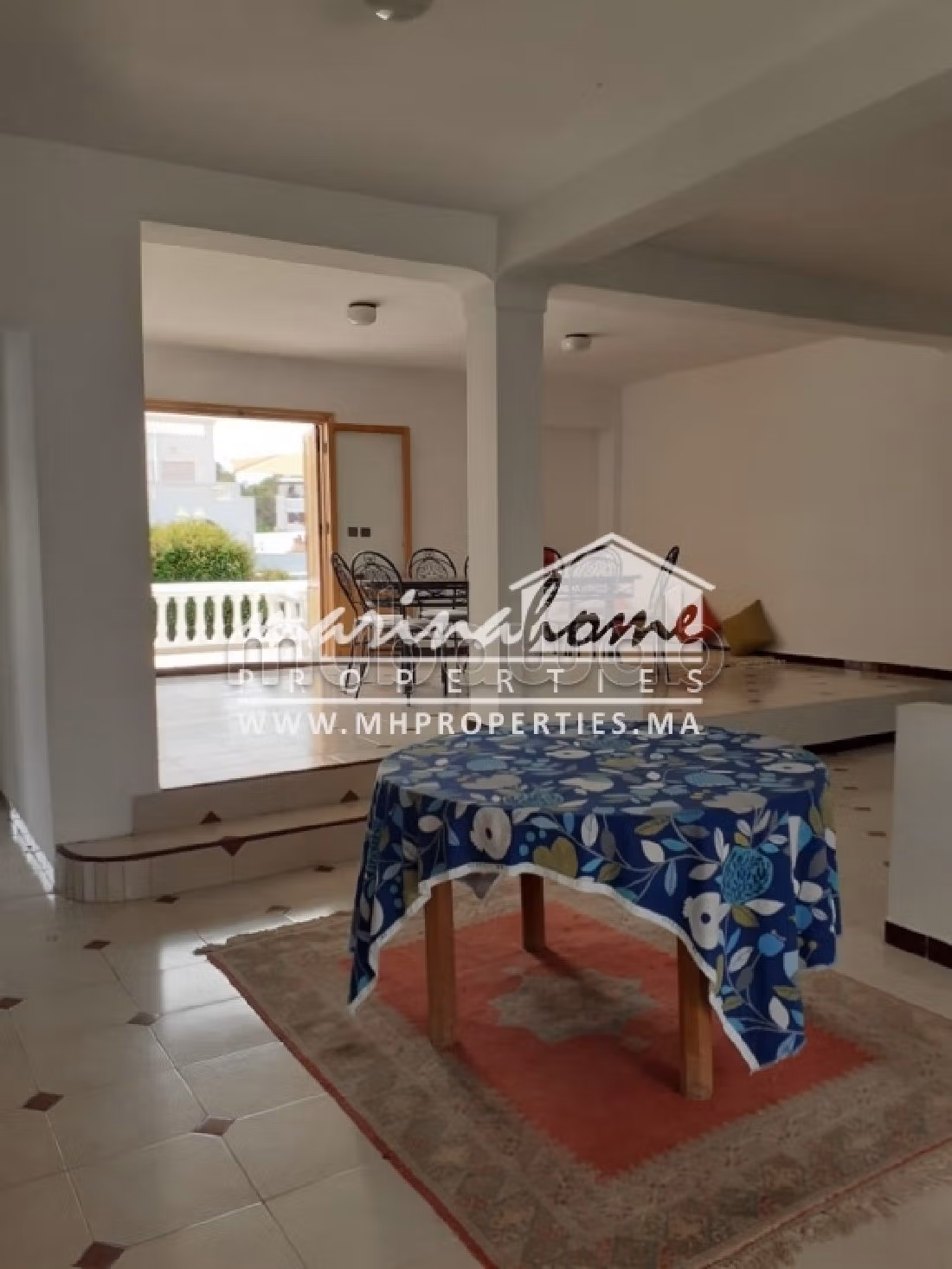 Magnificent villa for rent. 3 lovely rooms. Private garden, Cellar