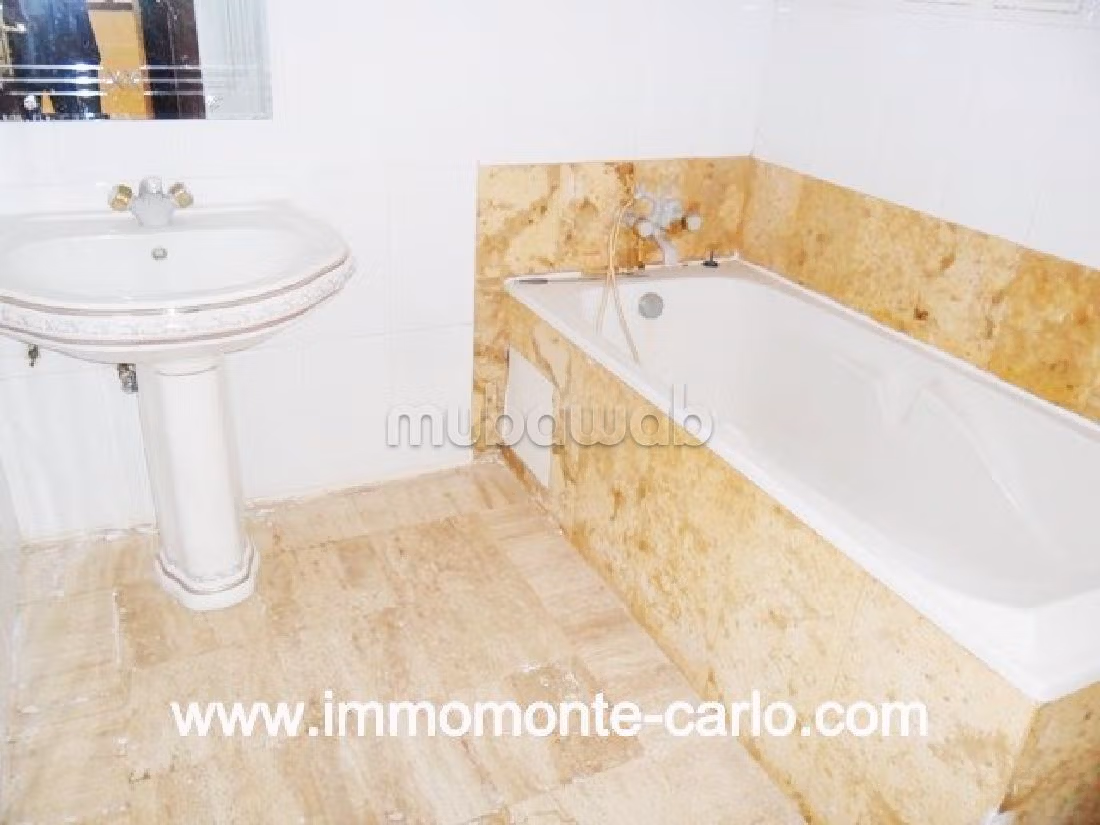 منزل فاخر للإيجار بالسويسي. 8 قطع رائعة. موقف السيارات وشرفة. 