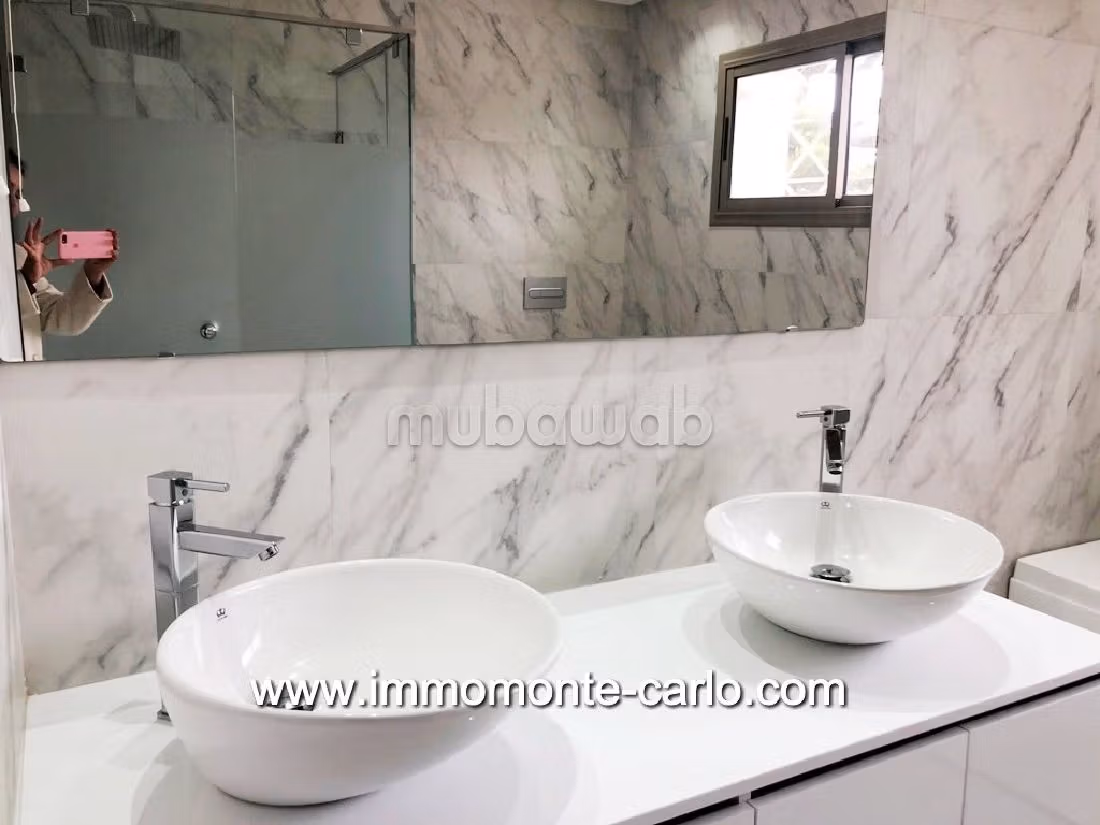 Villa neuve avec piscine à louer à Souissi RABAT