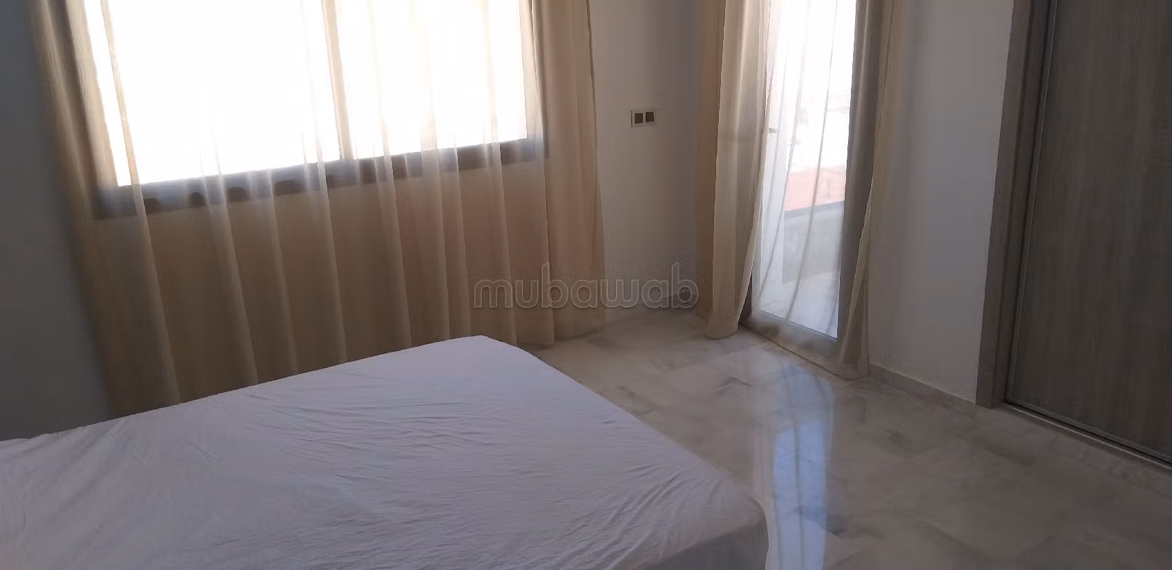 Rent this apartment in Champ de course. 4 rooms. Ample storage space. 