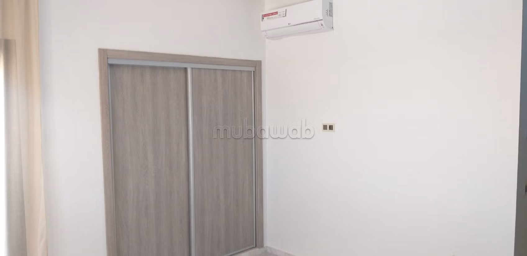 Rent this apartment in Champ de course. 4 rooms. Ample storage space. 