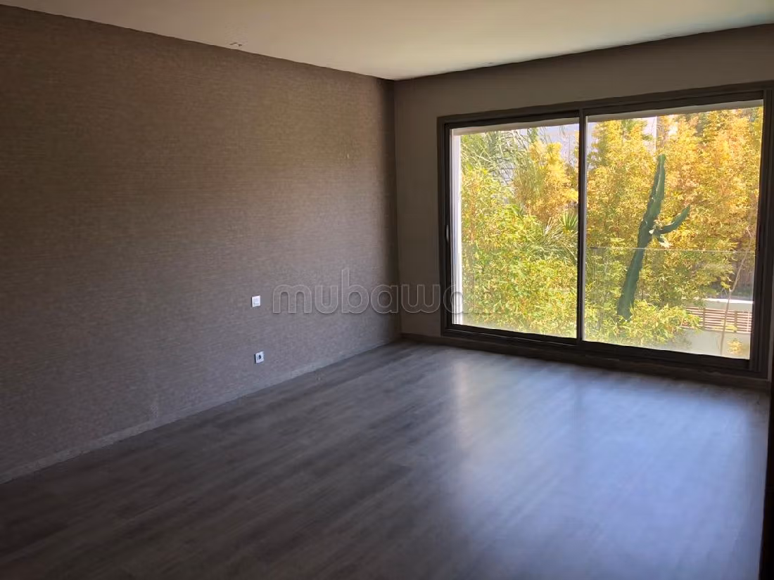 Alquiler de villa de alta gama en Ain Diab. 5 Sala de estar. Plazas de parking y terraza. 