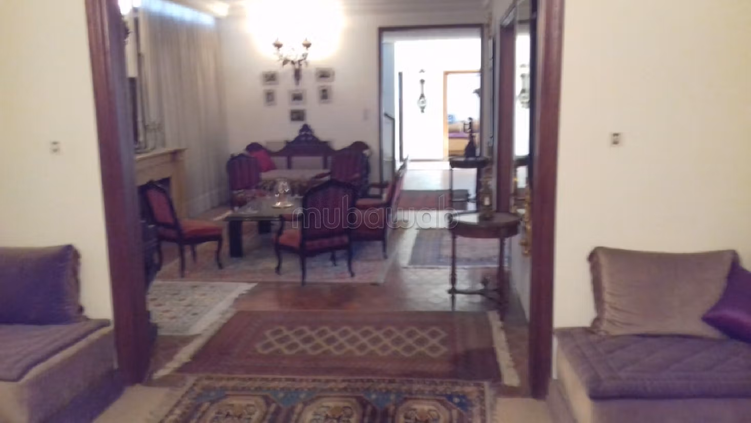 High quality villa for sale in Champ de course. 12 comfortable rooms. Exceptional mountain view, air conditioning installation