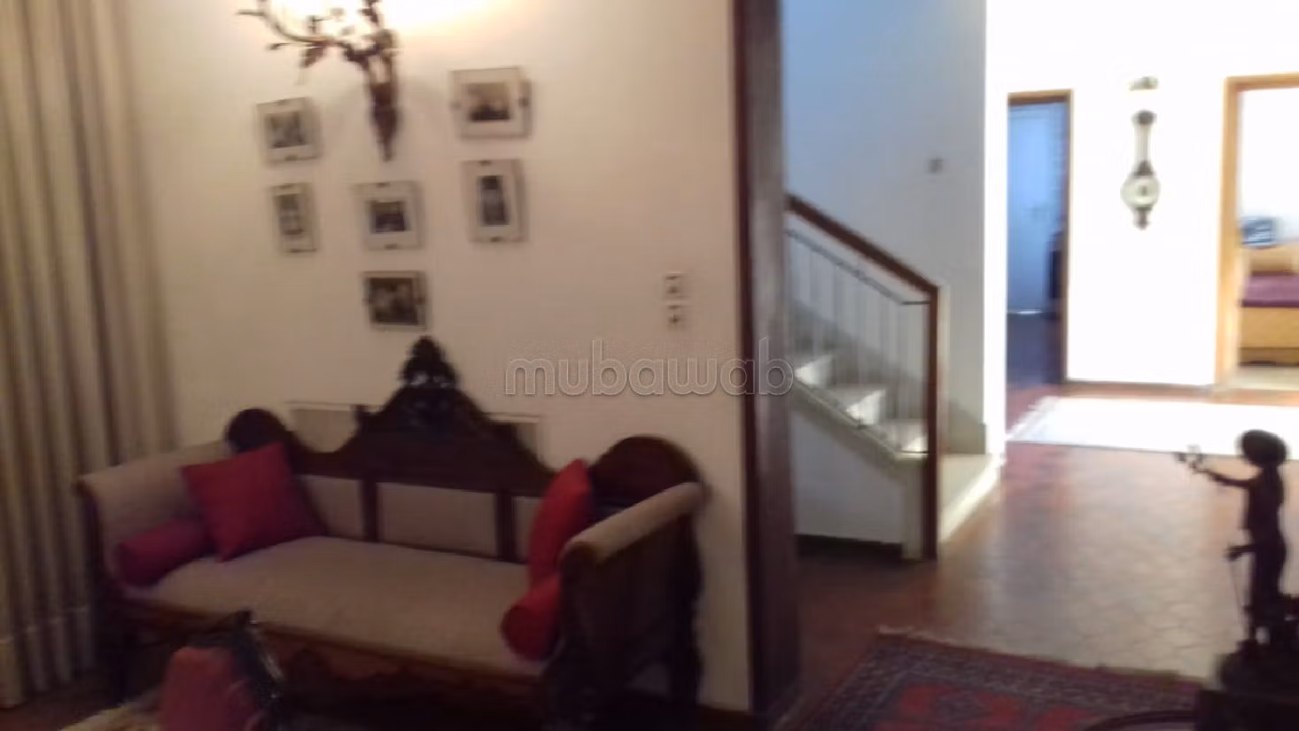 High quality villa for sale in Champ de course. 12 comfortable rooms. Exceptional mountain view, air conditioning installation