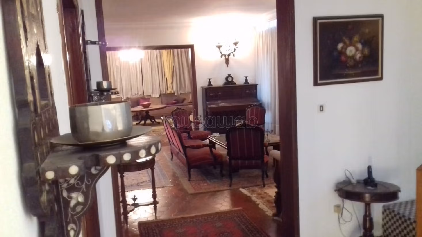 High quality villa for sale in Champ de course. 12 comfortable rooms. Exceptional mountain view, air conditioning installation