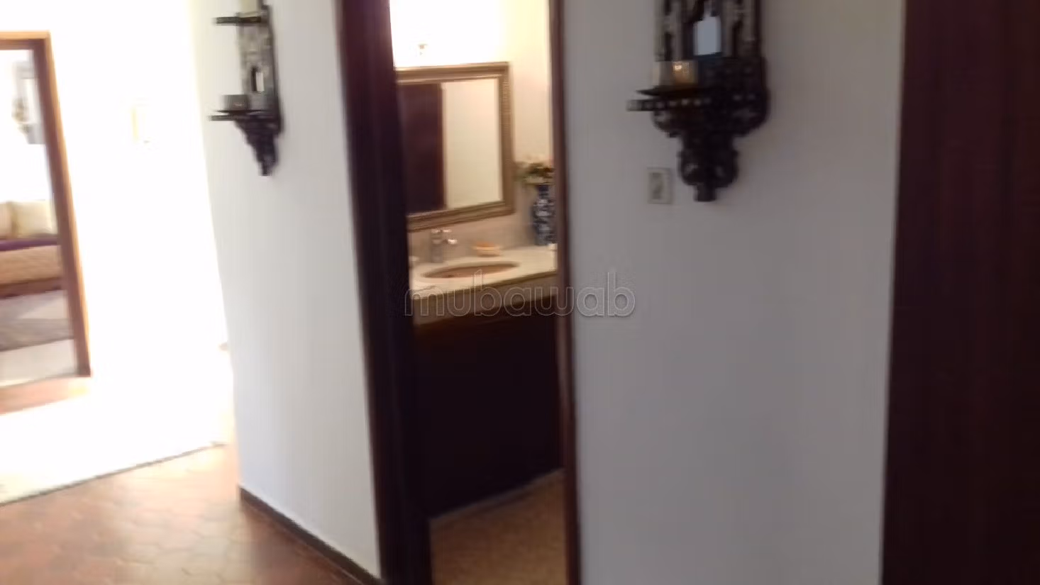 High quality villa for sale in Champ de course. 12 comfortable rooms. Exceptional mountain view, air conditioning installation