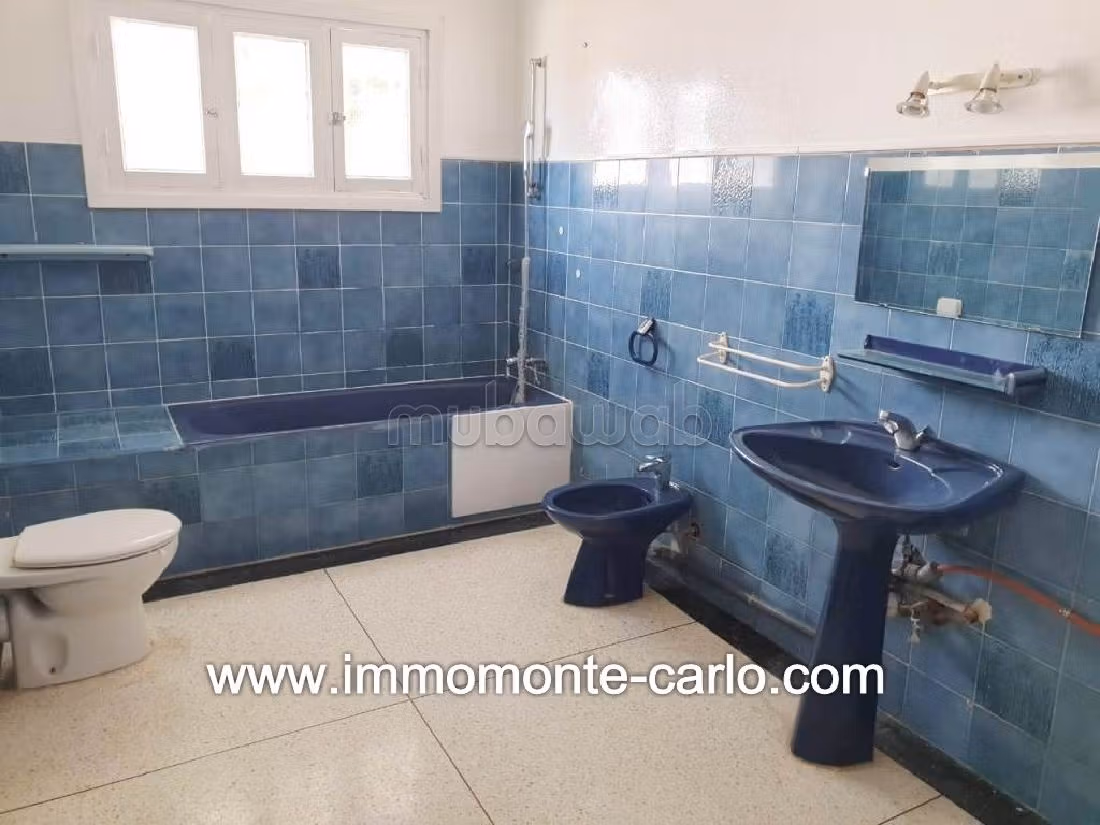 In de verhuur: villa's en luxe woningen in Agdal. Totale oppervlakte 350 m². Garage en mooi terras. 