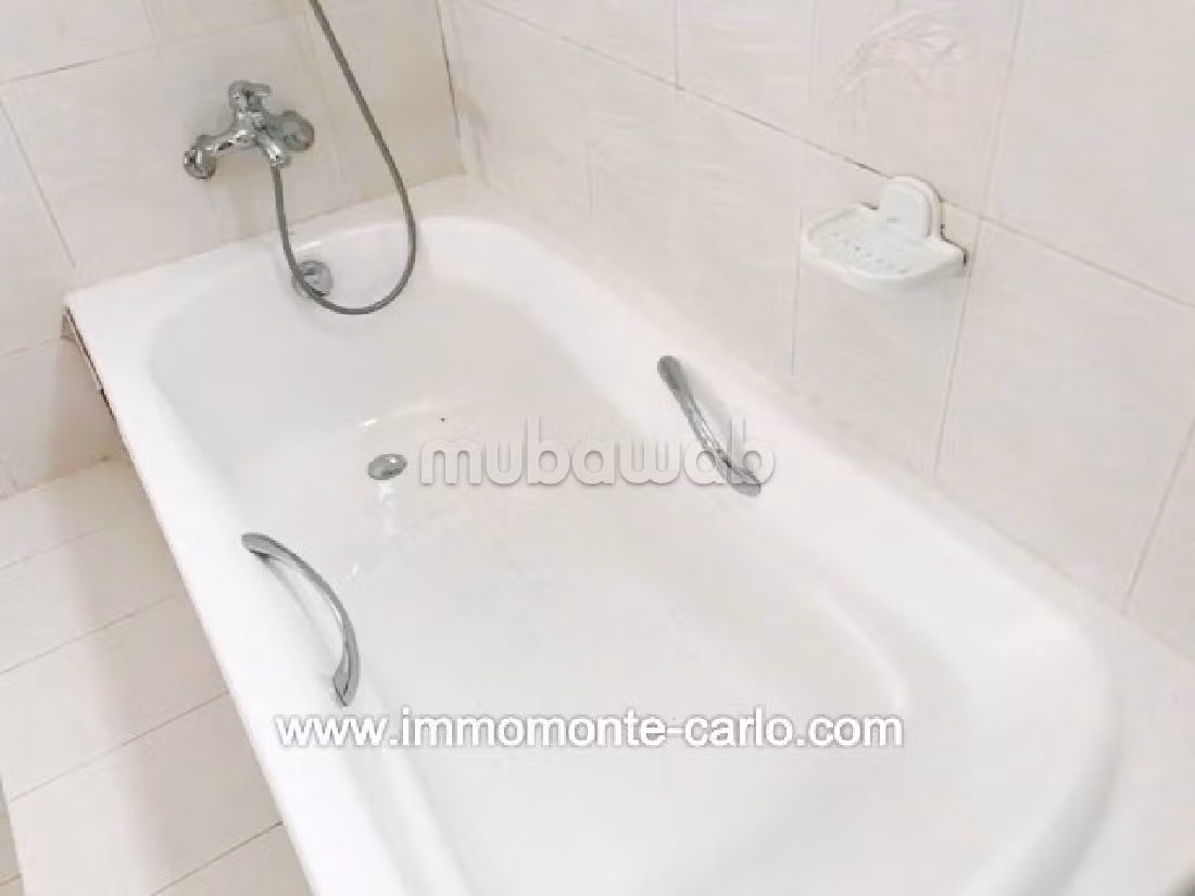 Alquiler villa de lujo en Riyad. Superficie de 400 m². Jardineras, Gran terraza. 