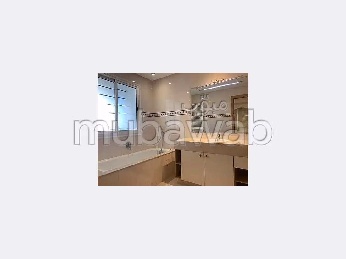 Casa de lujo en alquiler. Area 550 m². Espacio verde, balcón