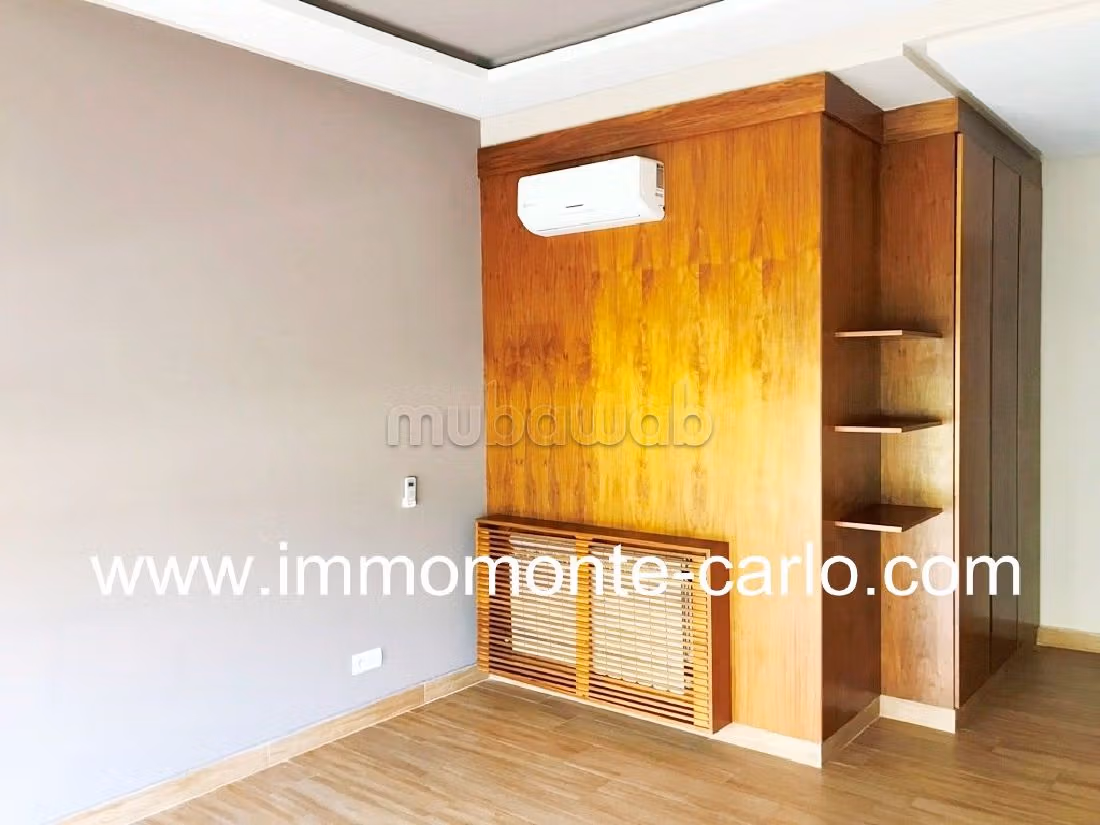 فيلا فاخرة للإيجار بالرياض. المساحة الكلية 600 م². مسبح ، مكيف هواء