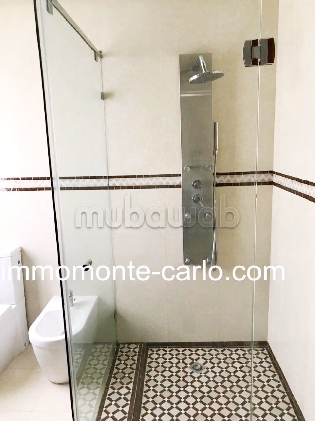 فيلا فاخرة للإيجار بالرياض. المساحة الكلية 600 م². مسبح ، مكيف هواء