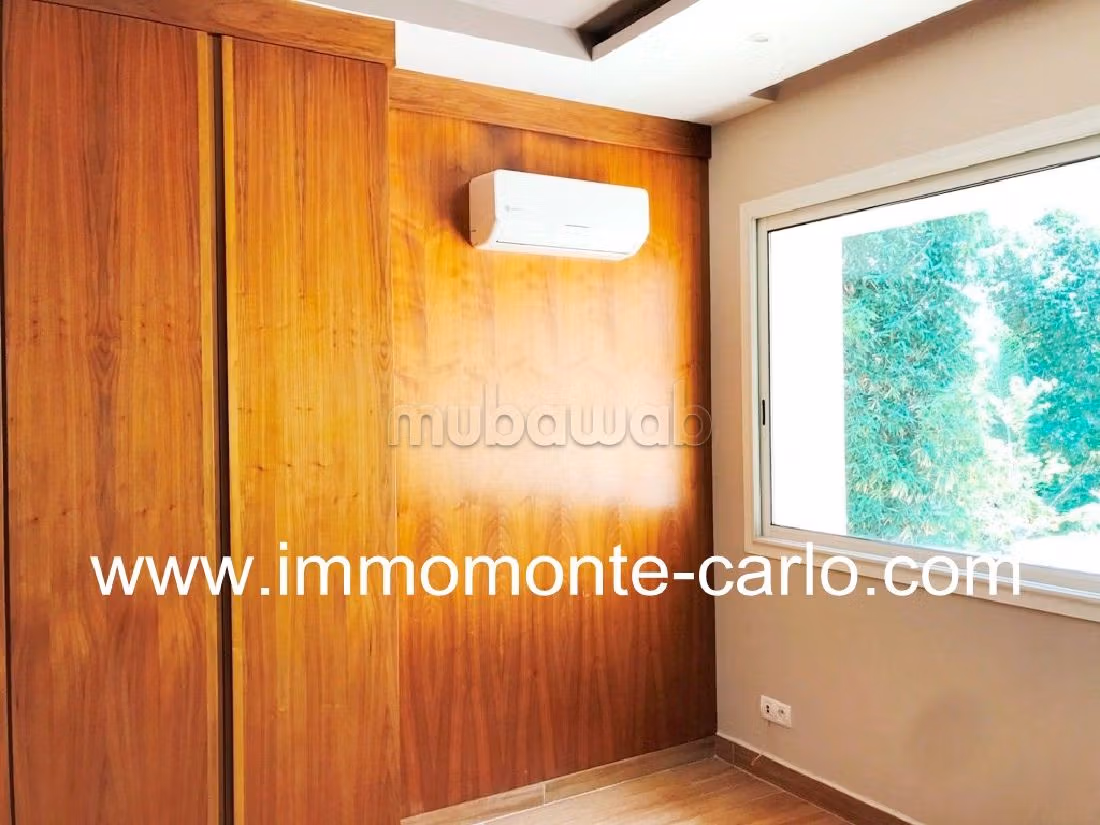 فيلا فاخرة للإيجار بالرياض. المساحة الكلية 600 م². مسبح ، مكيف هواء