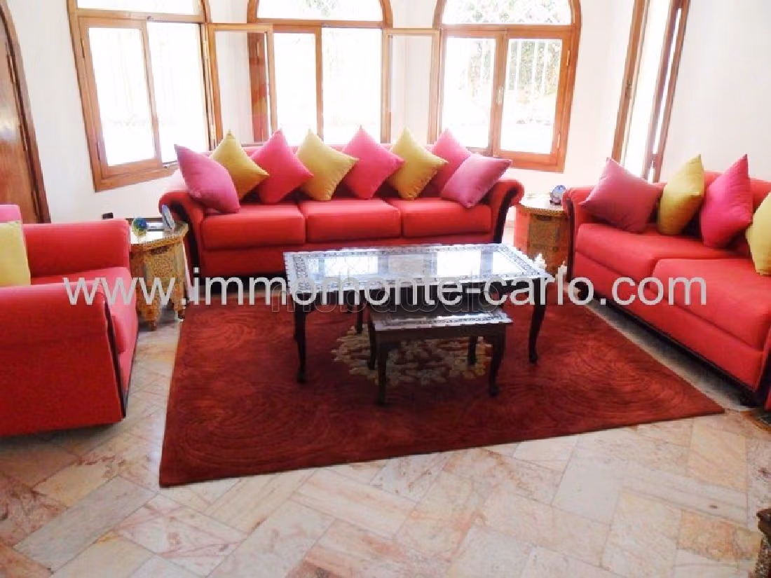 فيلا رائعة للايجار بالسويسي. 4 غرف ممتازة. باب متين ، صالة مغربية تقليدية