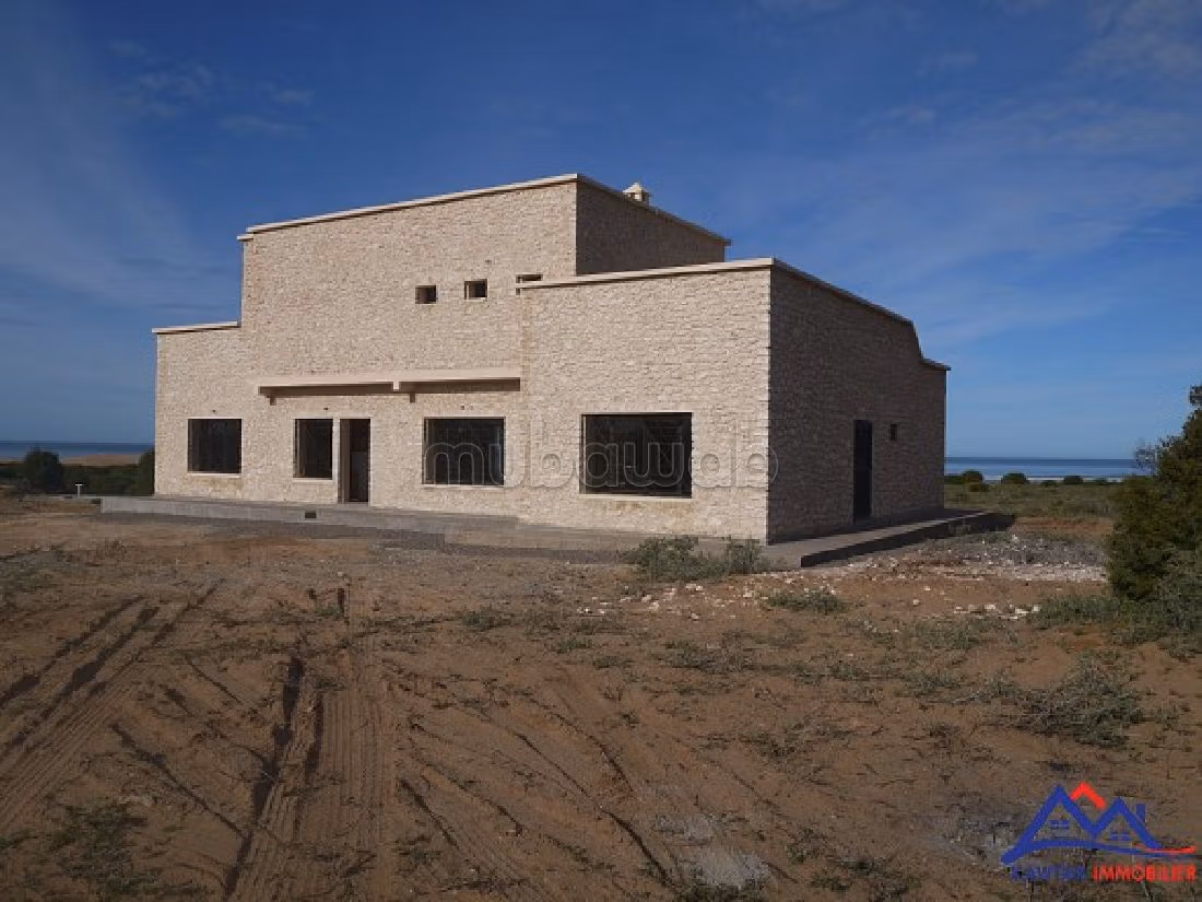 Te koop: villa's en luxe woningen in Route de Safi. 3 Kamers. Gezellige open haard. 