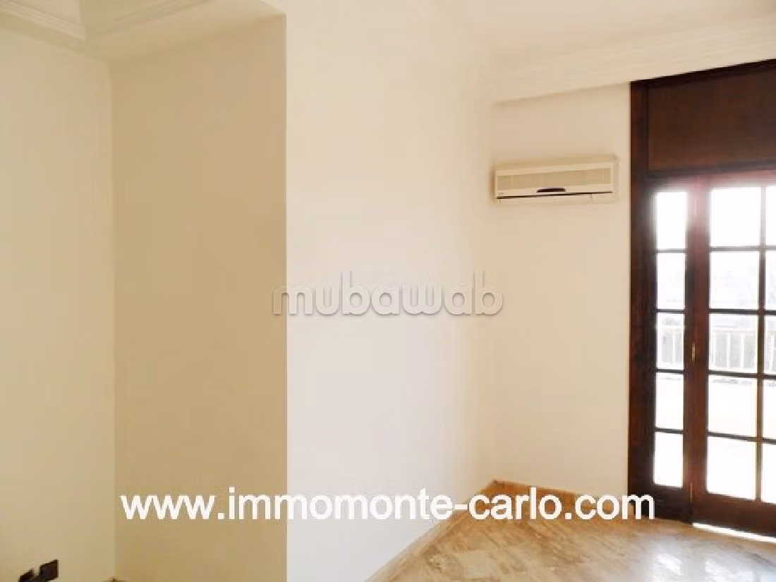 Location villa avec piscine au quartier Souissi