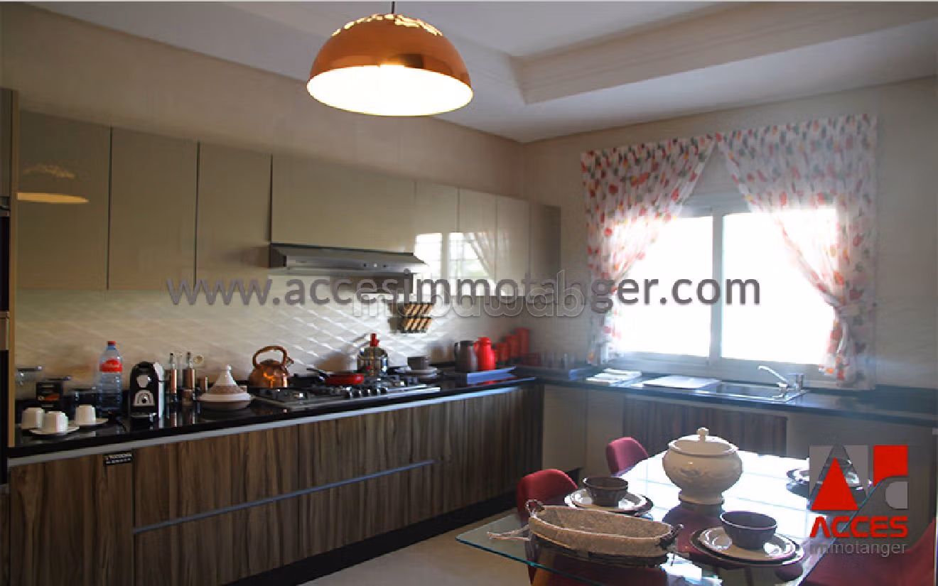 Se vende piso. 3 Suite parental. Gran piscina.