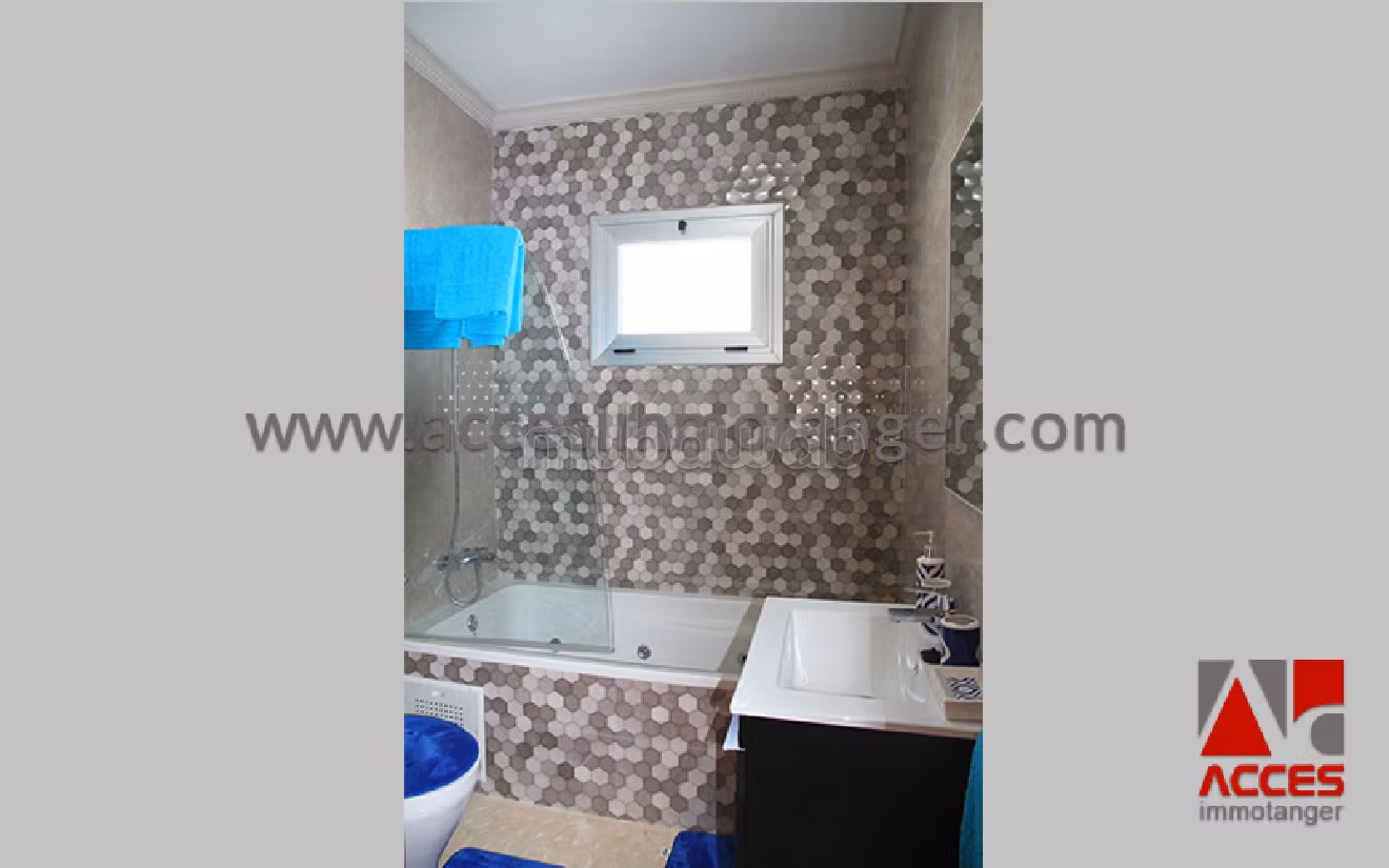 Se vende piso. 3 Suite parental. Gran piscina.