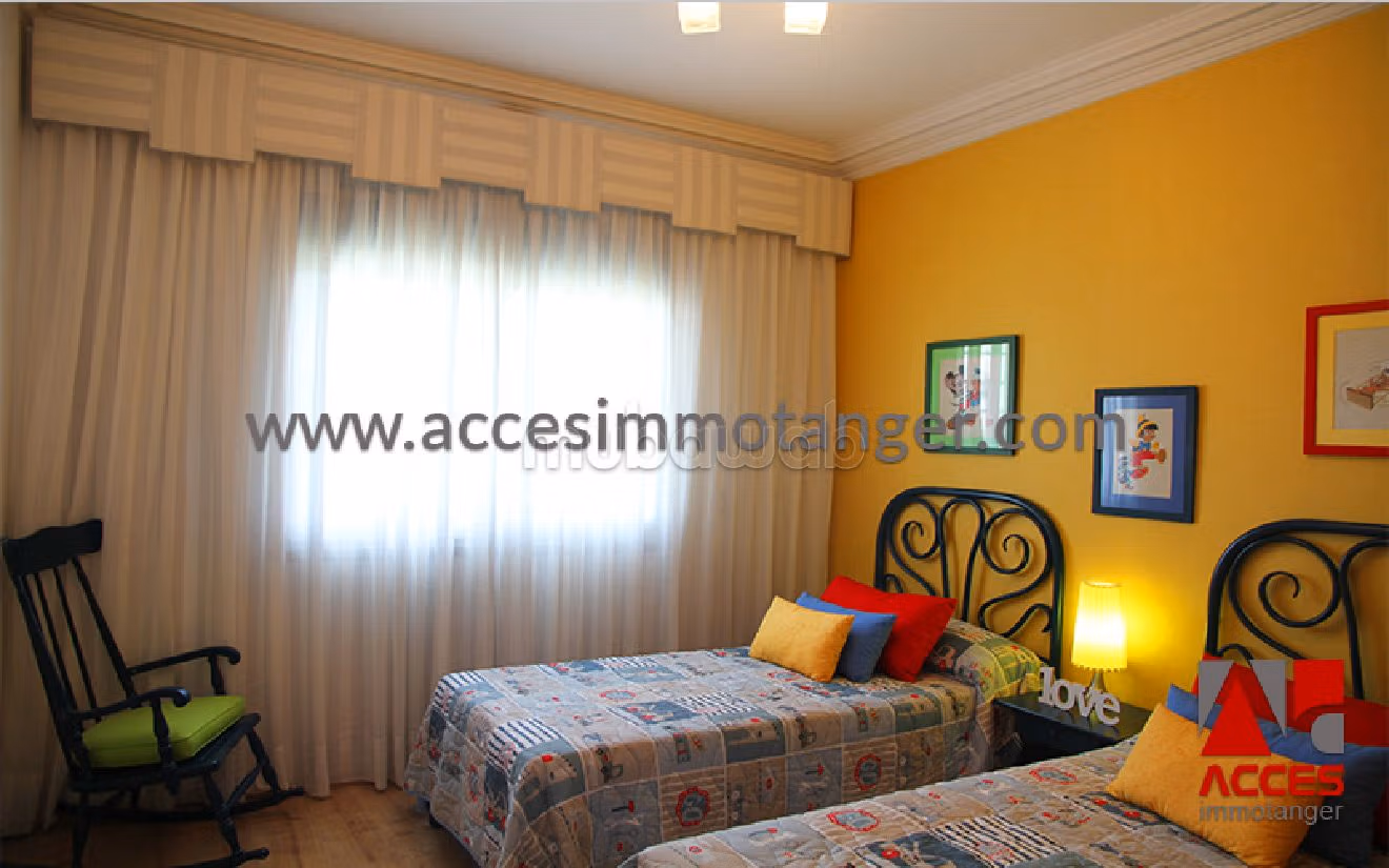 Se vende piso. 3 Suite parental. Gran piscina.