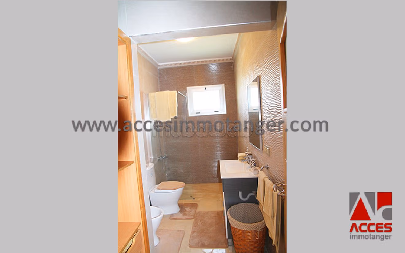 Se vende piso. 3 Suite parental. Gran piscina.