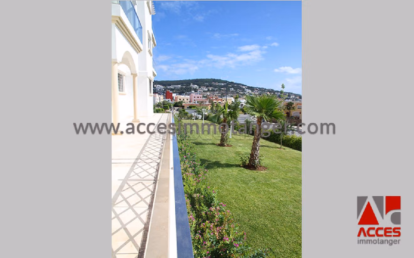 Se vende piso. 3 Suite parental. Gran piscina.