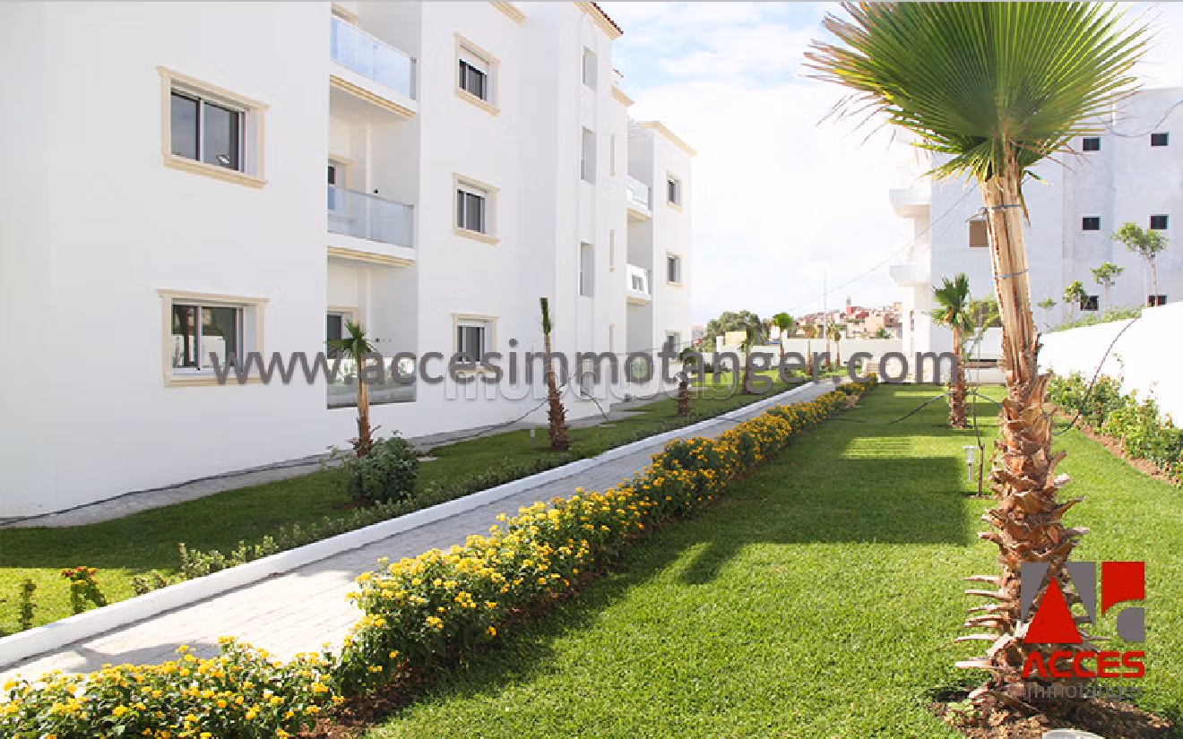 Se vende piso. 3 Suite parental. Gran piscina.