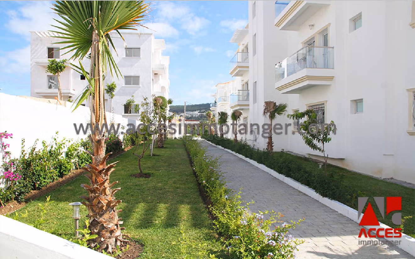 Se vende piso. 3 Suite parental. Gran piscina.