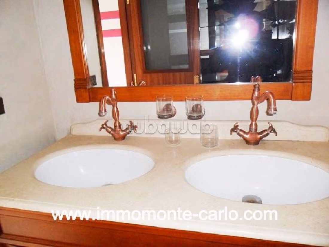 Nu huren: villa's en luxe woningen in Souissi. 8 Ruimtes. Garage en mooi terras. 