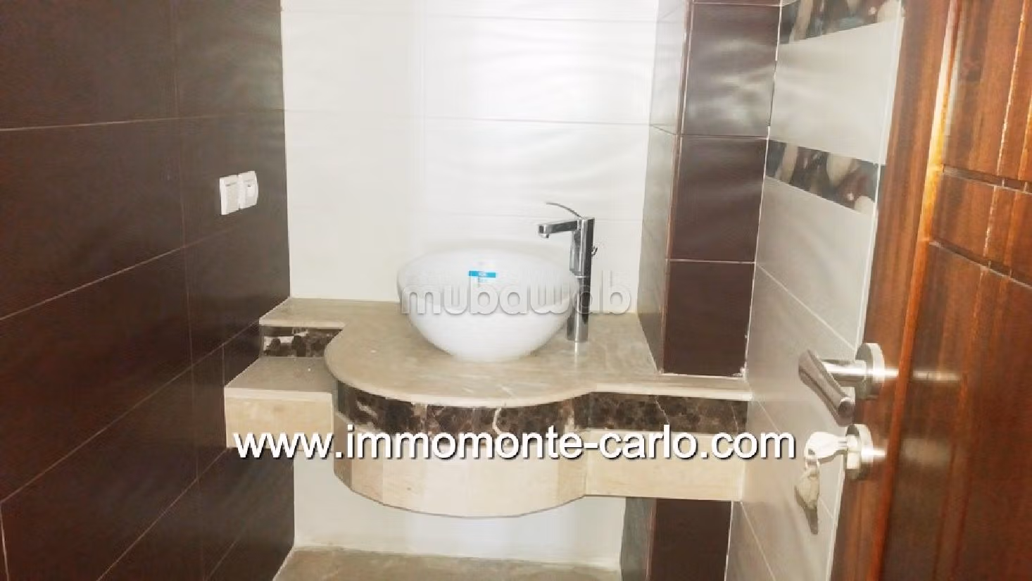 Affitta il tuo appartamento a Riyad. 5 locali spaziosi. Servizio di concierge, camino. 