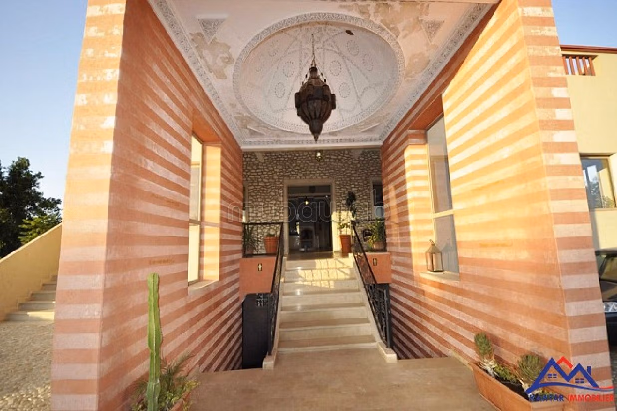 Oficinas y locales comerciales en venta en Route de Marrakech. Cocina bien equipada