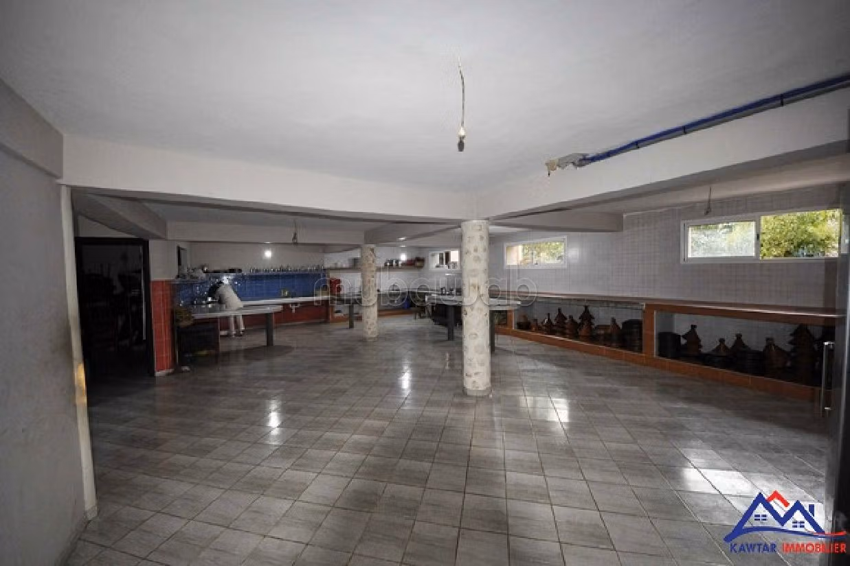 Oficinas y locales comerciales en venta en Route de Marrakech. Cocina bien equipada