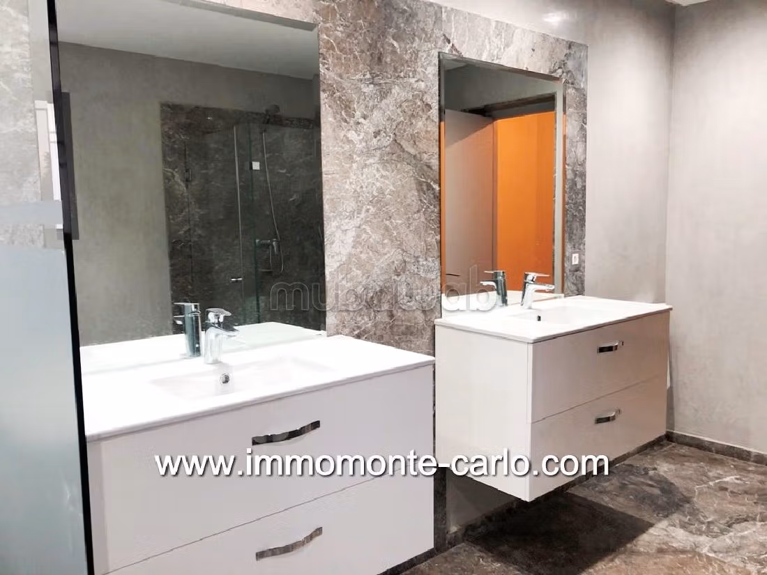 Location villa neuve moderne bien située à Souissi