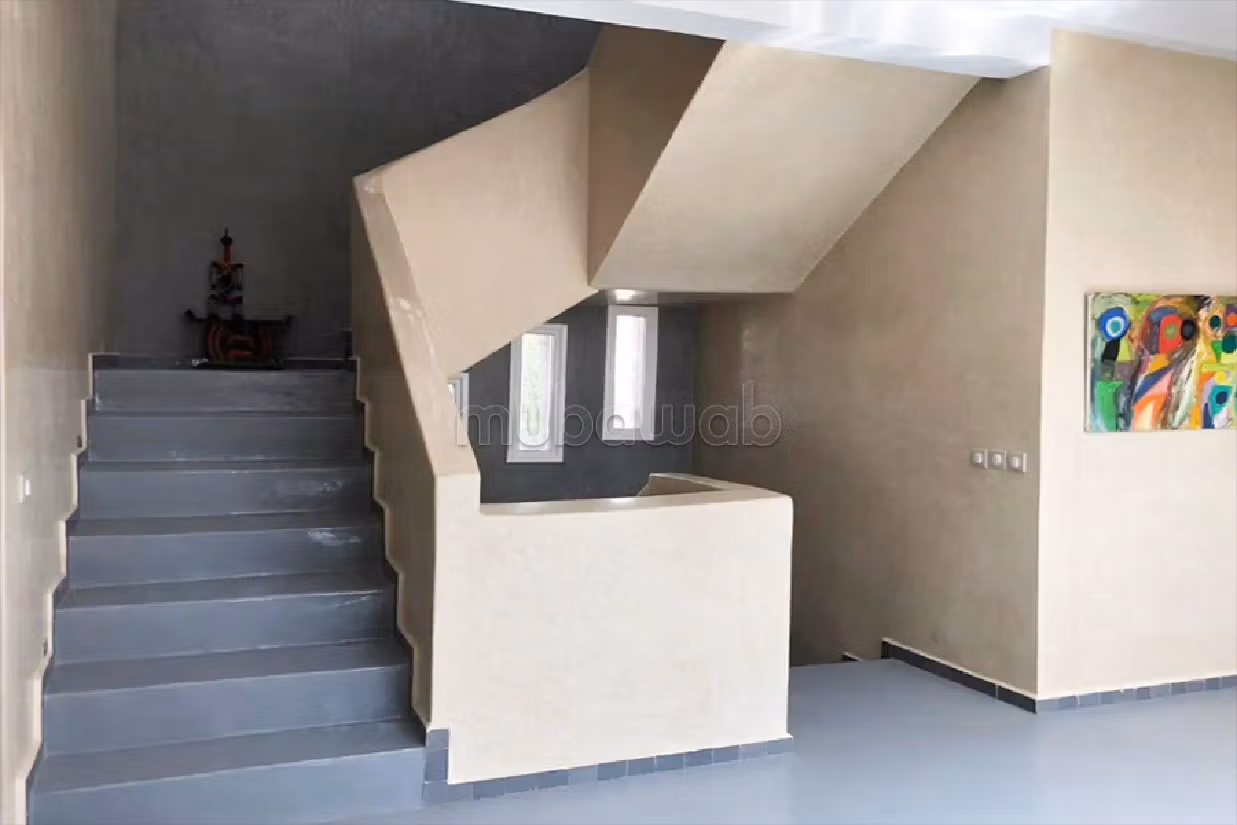 فيلا فخمة للبيع ب طريق أكادير. 4 غرف. حديقة وشرفة