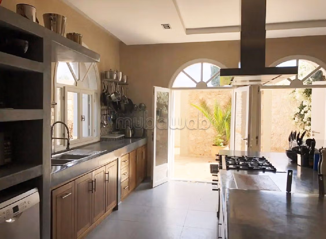 فيلا فخمة للبيع ب طريق أكادير. 4 غرف. حديقة وشرفة