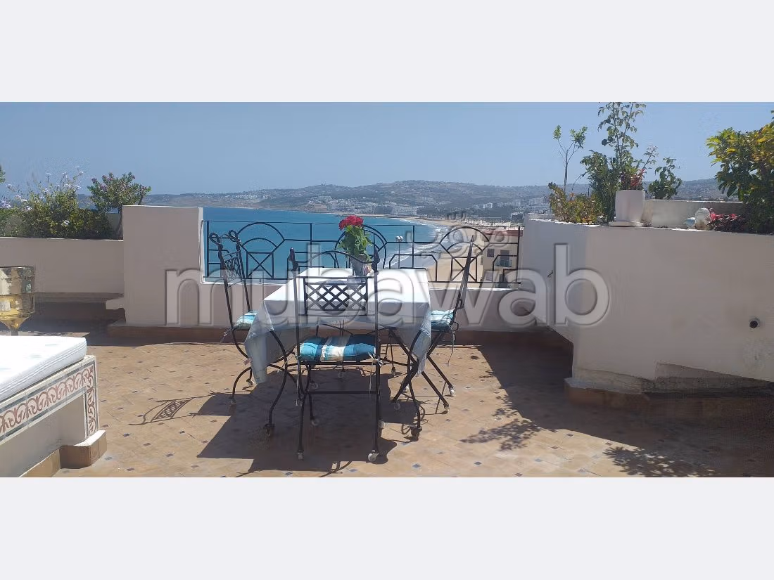 شقق للكراء بحـي الشاطئ. المساحة الكلية 220 م². مكان وقوف السيارات وشرفة