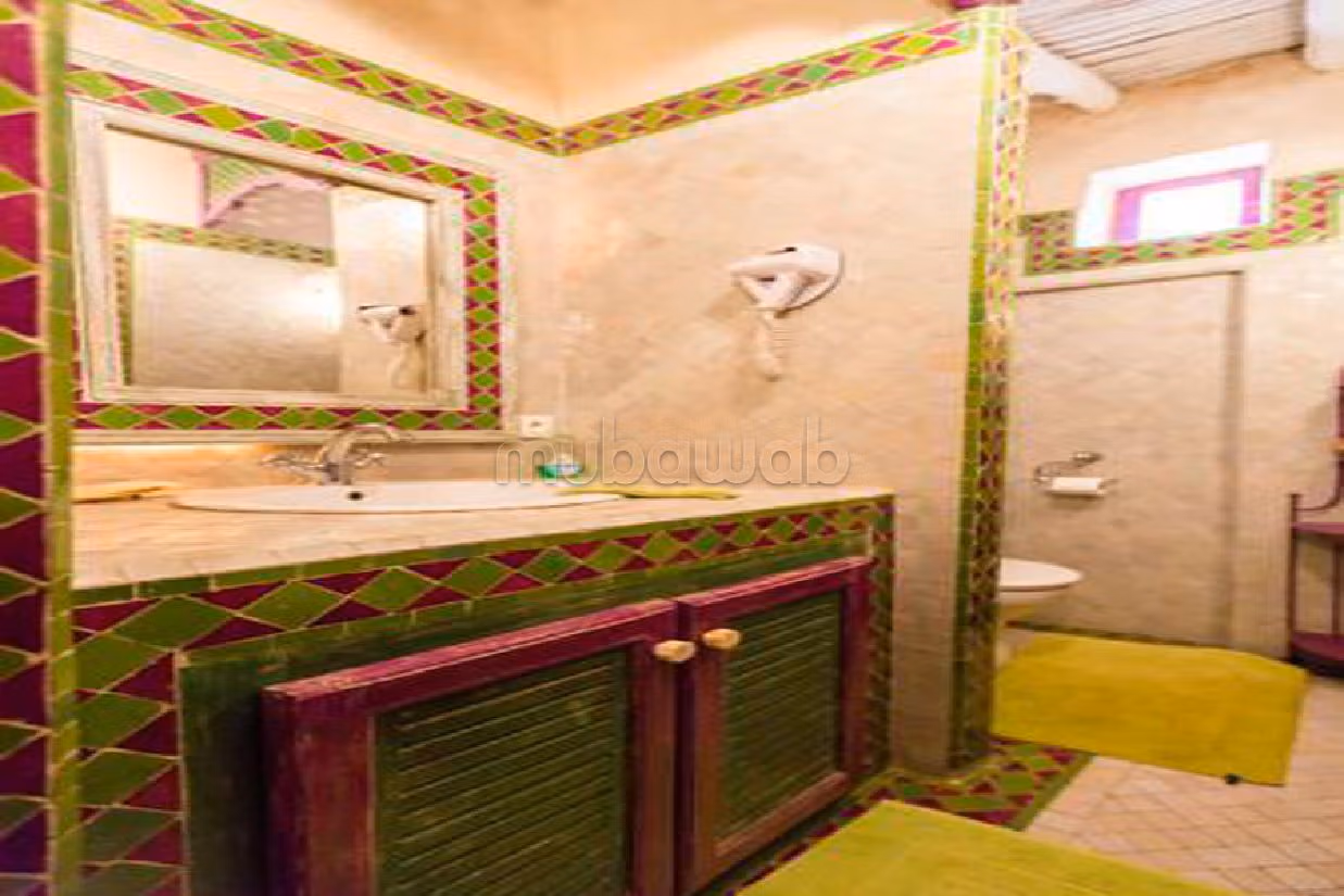 Fabulous villa for sale in Lahrarta. Area of 11000 m². Caretaker available, Large swimming pool