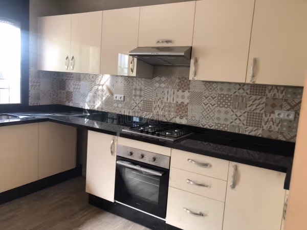 Meravigliosa villa in affitto a Riyad. Superficie totale 400 m². Camino e climatizzatore.