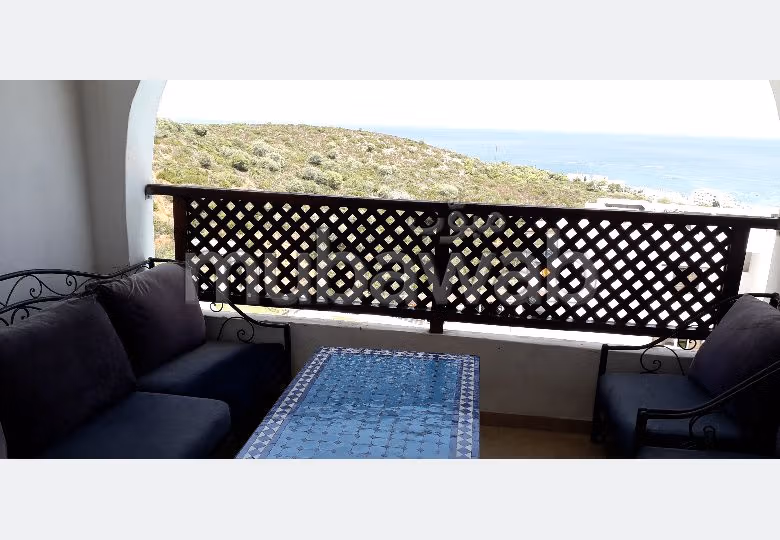 Huurappartementen in Cabo Negro. 3 Ruimtes. Satellietschotel en beveiligingssysteem. 