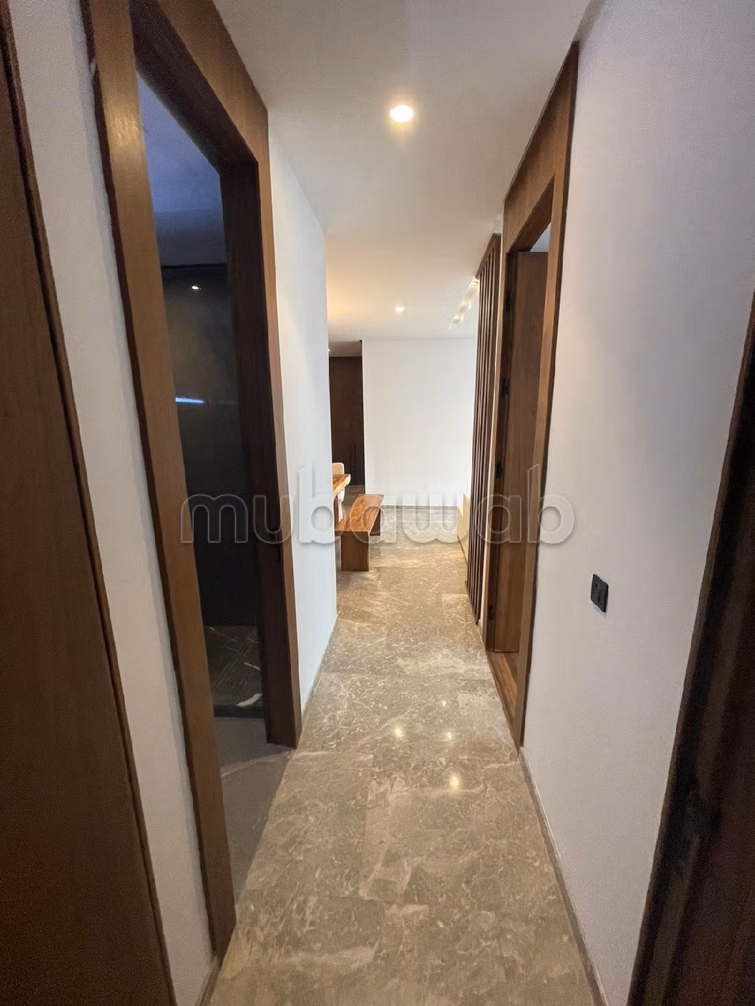 Encuentra un piso en alquiler. 3 Sala. Amueblado.