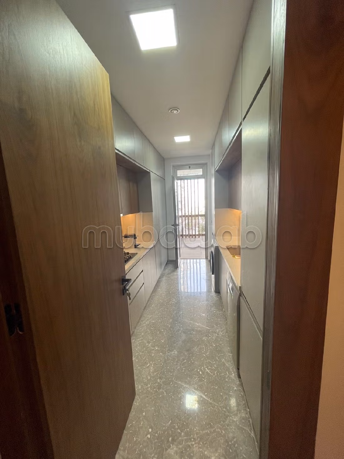 Encuentra un piso en alquiler. 3 Sala. Amueblado.