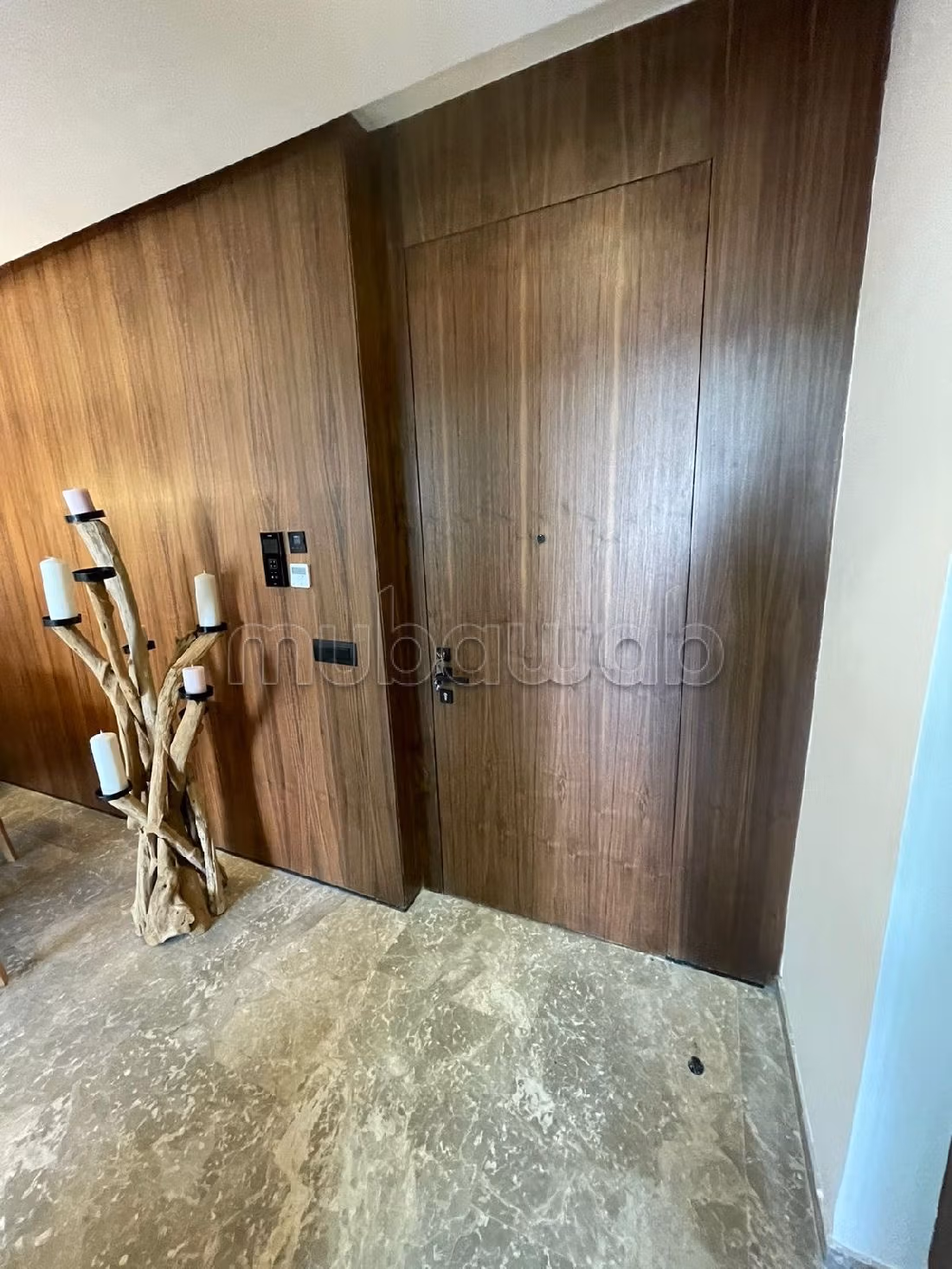 Encuentra un piso en alquiler. 3 Sala. Amueblado.