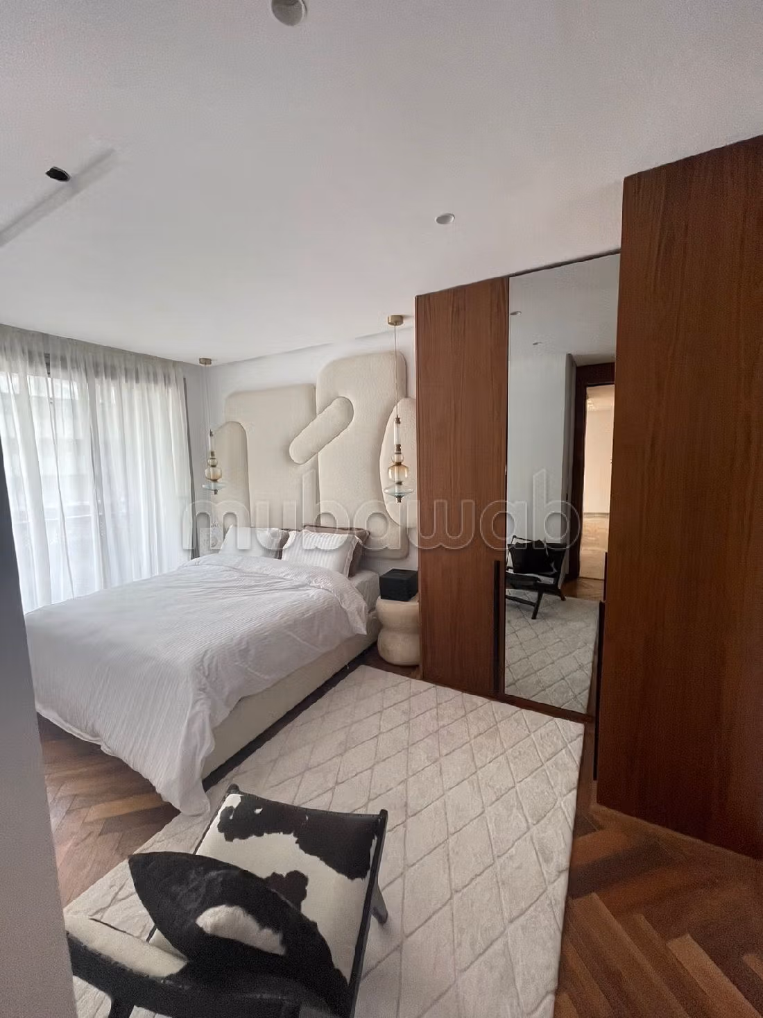 Encuentra un piso en alquiler. 3 Sala. Amueblado.